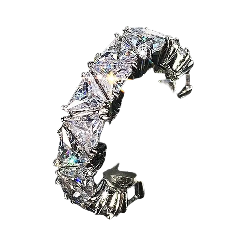 A dazzling 925 sterling silver zircon eternity ring with a continuous row of large faceted princess-cut clear stones