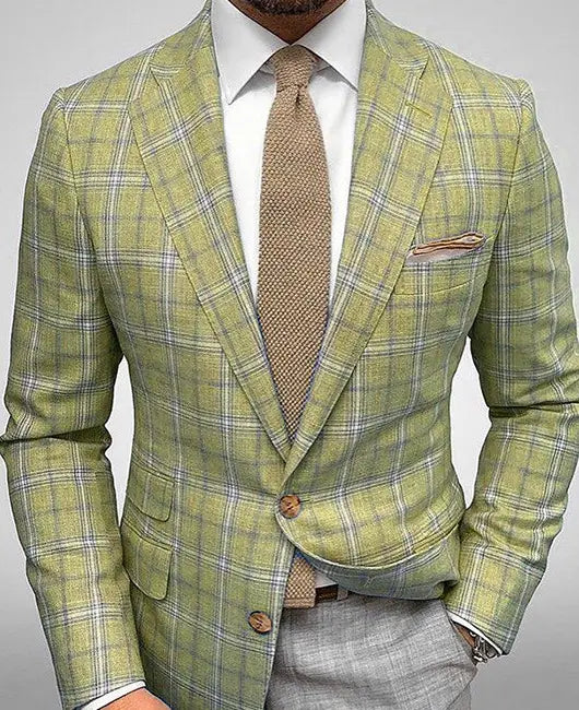 Ein stilvoller hellgrüner Karos-Blazer Slim Fit mit einem dezenten grauen und weißen Karomuster, mit Holzknöpfen für einen taillierten Casual-Look.
