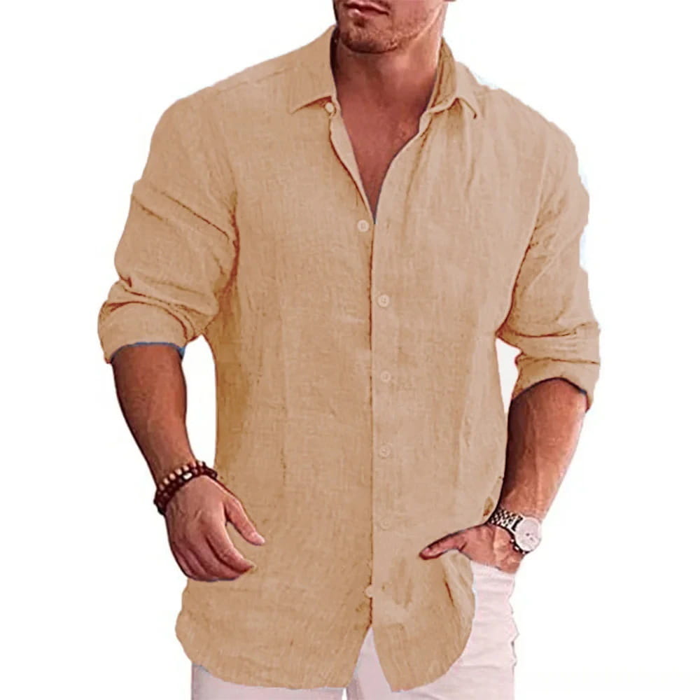 Beiges Leinen-Slim-Fit-Herrenhemd einfarbig mit Knopfleiste, umgeschlagenen Ärmeln und klassischem Kragen.