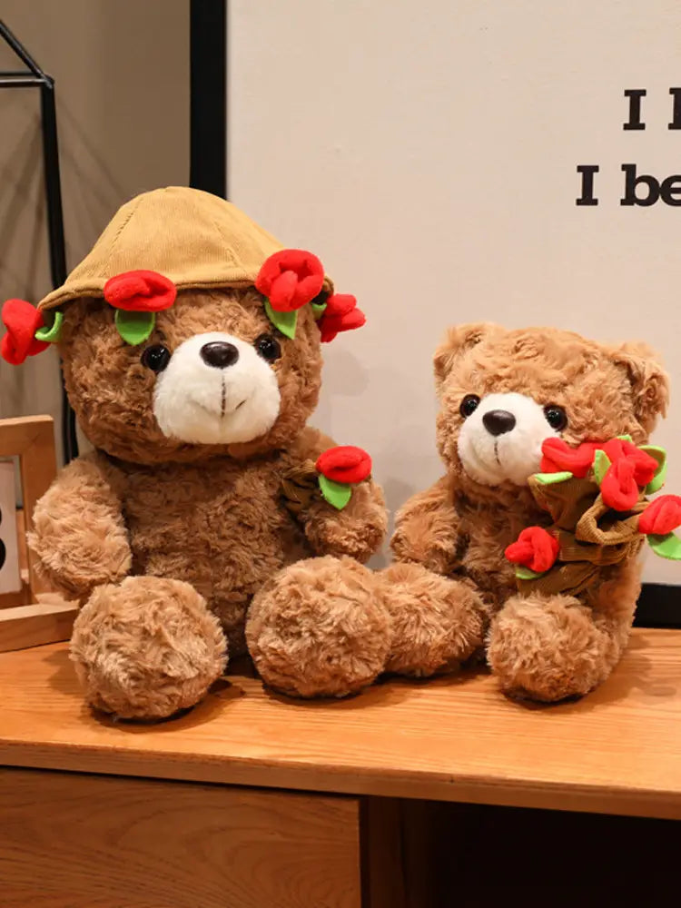 Braune Plüsch-Teddybären mit roten Rosen-Dekorationen und einer beigen Mütze in einem Teddybär-Plüschtier mit Rosen, Valentinsgeschenk, 16–25 cm.