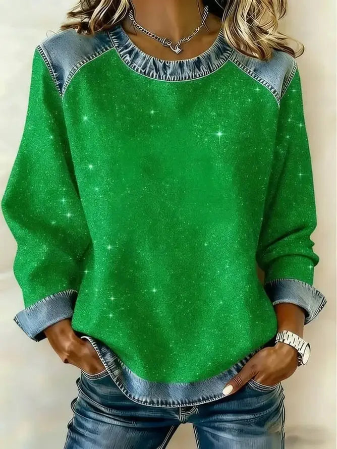 Sweat-shirt long vert à paillettes avec des accents en denim sur les épaules et les manches, dans une collection de sweat-shirts d’accent en denim à paillettes rouges