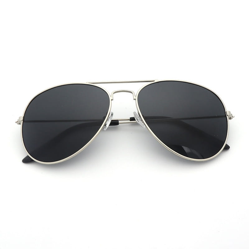 Classic unisex metal aviator sunglasses feature silver frames with dark gray lenses and UV protection in a sleek minimalist design.