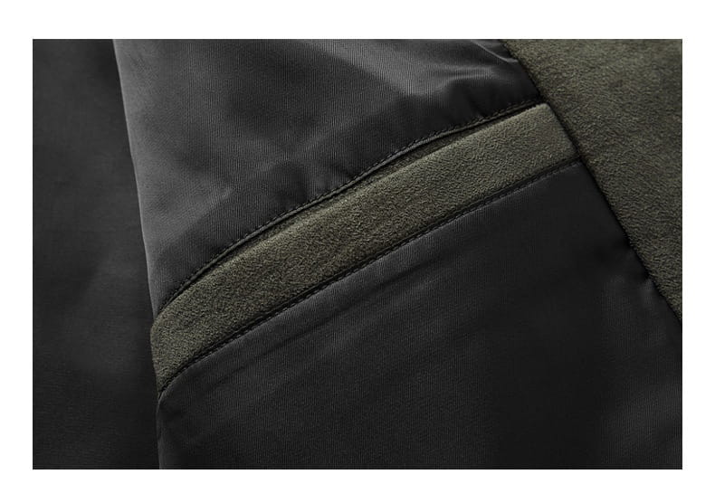 Veste décontractée ajustée pour homme en nylon noir, avec parementure en suède vert olive.