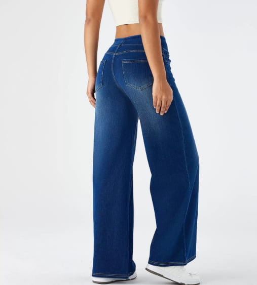 blaue Denim-High-Waist-Straight-Wide-Leg-Jeans, von hinten gezeigt, mit klassischen Gesäßtaschen und strapazierfähigem Material