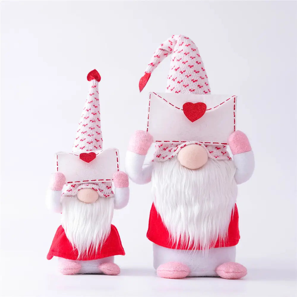 Valentinstag-Gnom-Plüsch, Rudolph-Puppe, Deko-Ornament mit bezaubernden, weichen Gnomen mit weißen Bärten, roten Röcken und gemusterten Hüten, die herzverzierte Umschläge halten.