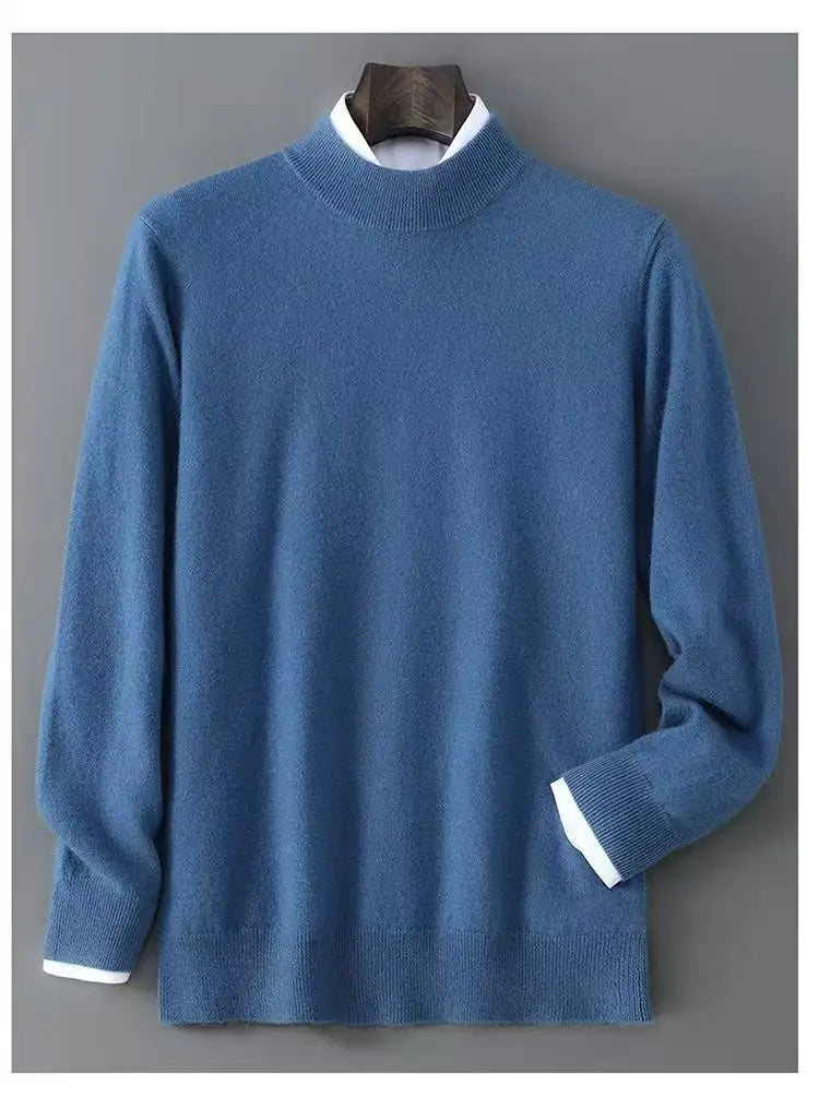 Herren-Halbkragenpullover aus blauem Strickstoff mit weißem geripptem Kragen und Bündchen.