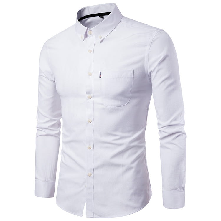 Chemise habillée homme à coupe slim, manches longues, blanche, avec un col classique et une poche poitrine, adaptée aux occasions formelles.