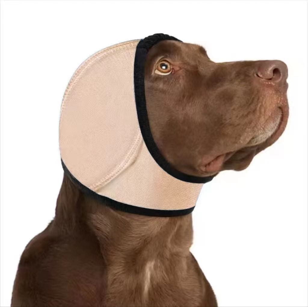 housse de tête de chien en tissu beige avec bordure noire, fabriquée en néoprène pour la protection des oreilles lors de la baignade.
