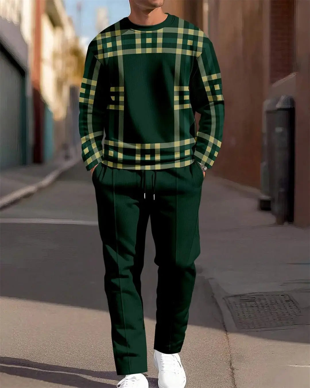 Ensemble sweat à carreaux et pantalon pour hommes, comprenant un sweat-shirt à manches longues écossais vert et beige, assorti à des joggings verts.