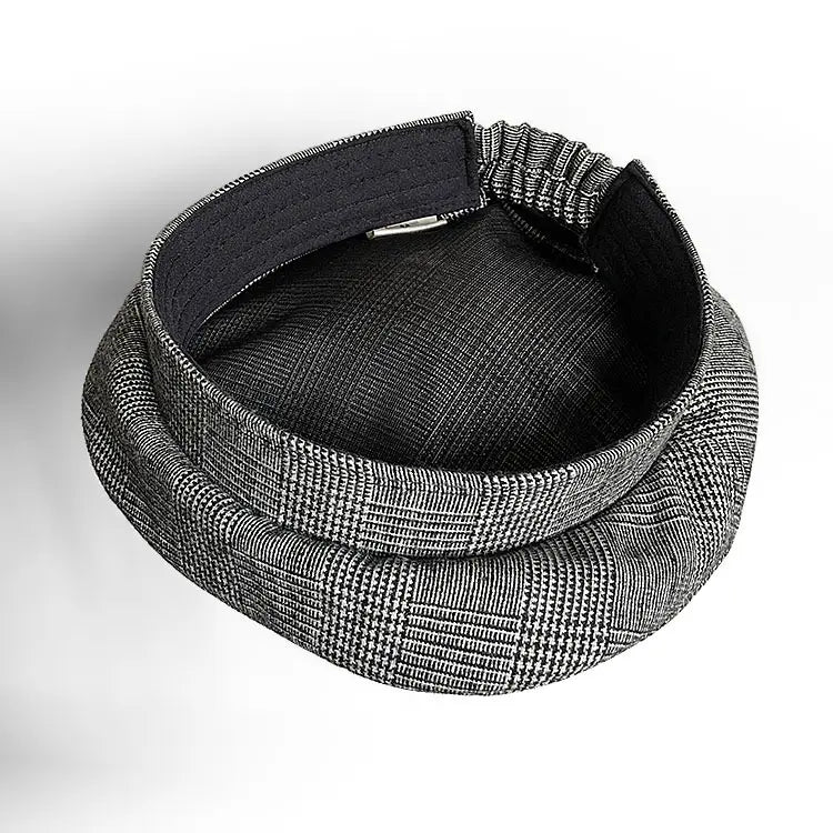 Béret noir en laine pour peintre pour femmes, élégant avec un motif pied-de-poule noir et blanc, et un bandeau élastique souple pour plus de confort.