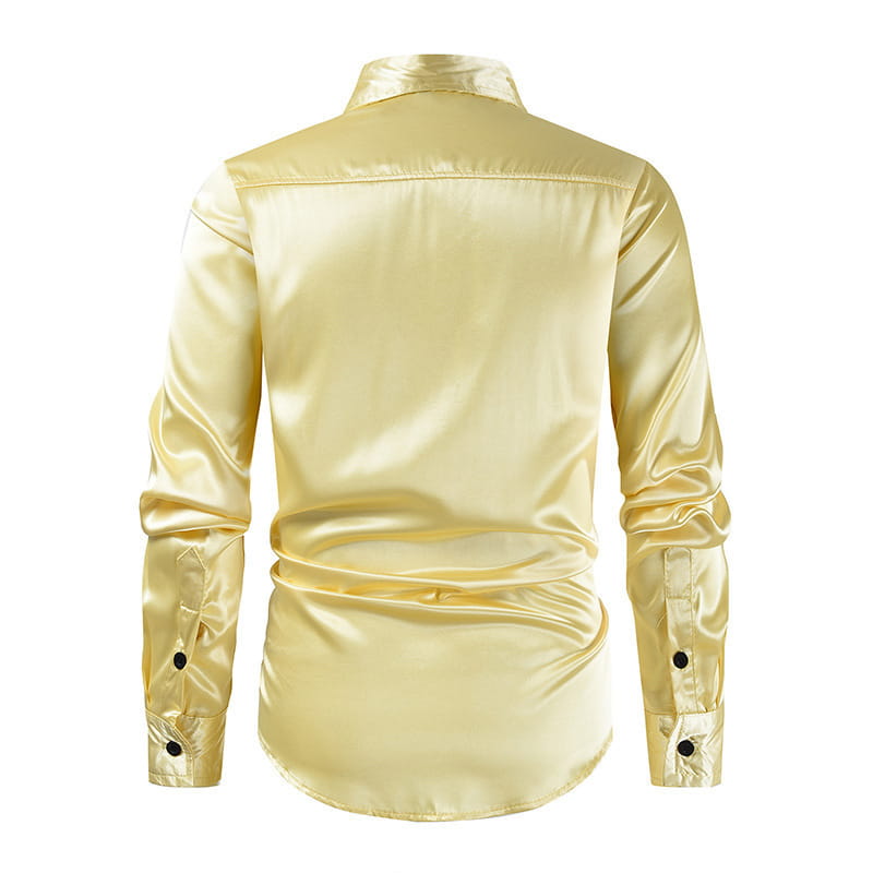 Ein schimmerndes goldfarbenes Satin-Herren-Slim-Fit-Paillettenkleid für Partys mit klassischem Kragen und geknöpften Manschetten.