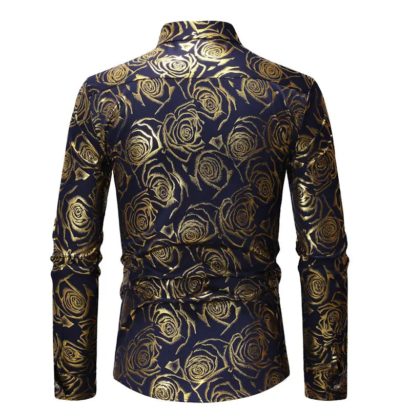 Chemise décontractée pour homme bleu marine à manches longues avec un motif raffiné de roses dorées sur l’ensemble du tissu.