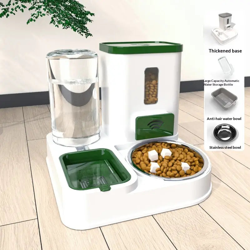 Station d’alimentation automatique pour animaux de compagnie et distributeur d’eau en blanc et vert, avec une bouteille d’eau transparente, un bol en acier inoxydable et un compartiment de stockage des aliments.