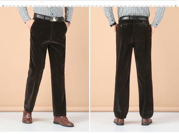 Pantalones rectos de pana de terciopelo térmico para hombre en color negro, con textura afelpada suave y corte clásico de pierna recta.