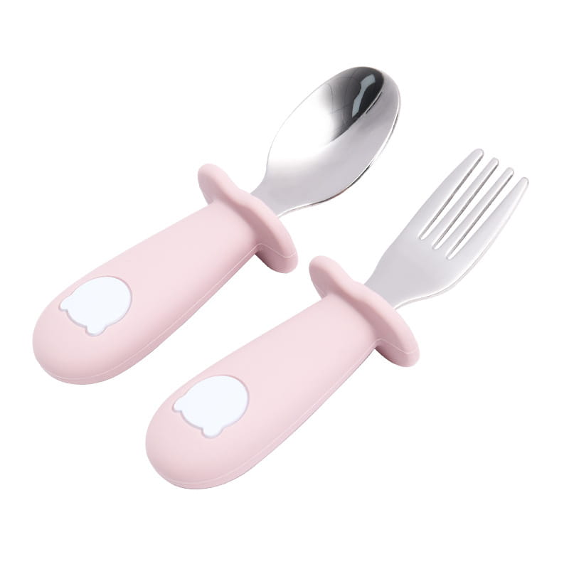 Ensemble cuillère et fourchette pour enfants à manches en silicone rose, avec des têtes de couverts en acier inoxydable, conçu pour une utilisation pour bébé.