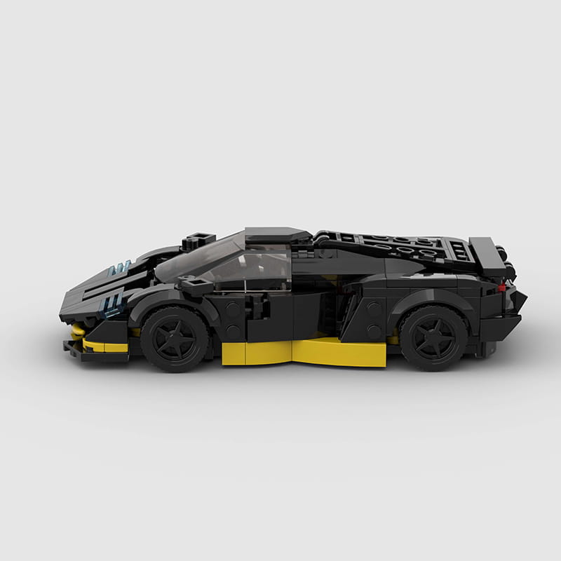 Modèle Lego noir et jaune d’une Lamborghini Huracán, issu de l’ensemble de construction de la voiture de course M10271, contenant 326 pièces.