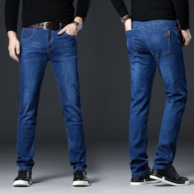 Jeans d’affaires décontractés pour homme à taille haute, coupe slim, avec couture classique, avec une boucle de ceinture en cuir marron.