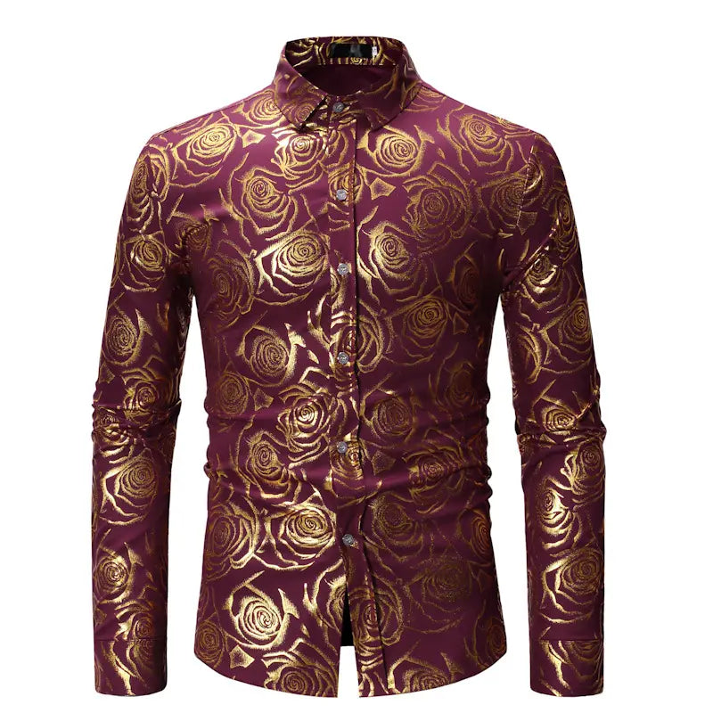 Chemise décontractée pour homme à manches longues à boutons en tissu bordeaux profond, ornée d’un motif raffiné de rose dorée pour un usage décontracté.