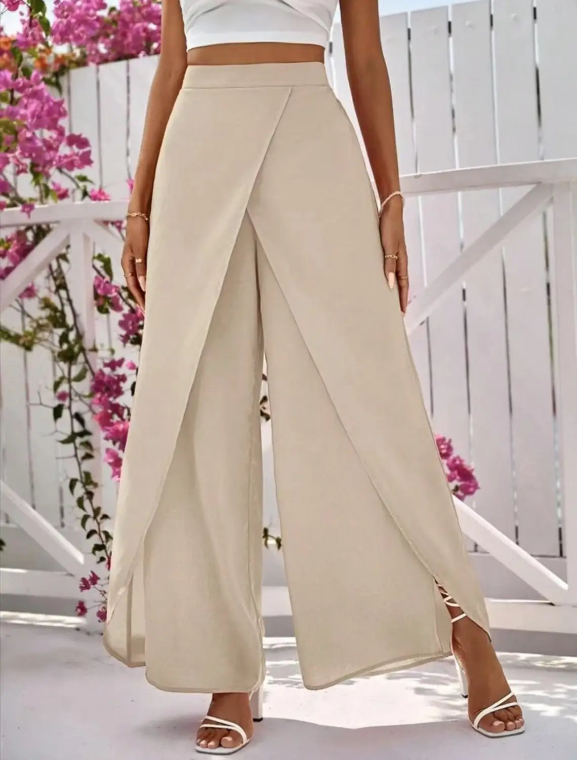 Beigefarbene Hosen mit weitem Bein, mit Drapierungs-Frontdesign und seitlichem Schlitz, Casual, hoch taillierte, perfekt für den Alltag geeignete Webware