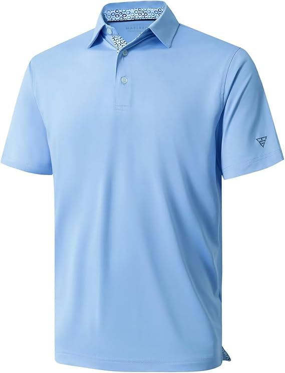 Hellblaues Herren-Golfpolohemd mit schnell trocknender, atmungsaktiver Stoffausführung, mit dezentem Muster im Innenkragen und Branding am Ärmel.