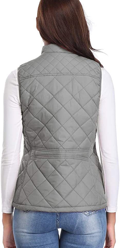 Chaleco acolchado de algodón para mujer color gris con cuello alto, cuello alto pronunciado y cintura elástica con bolsillos.