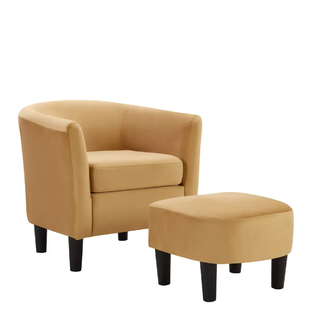 Ockerfarbenes Samt-Fasssessel- und Hocker-Set mit schwarzen zulaufenden Beinen und passendem Hocker für bequemes Sitzen und Entspannung