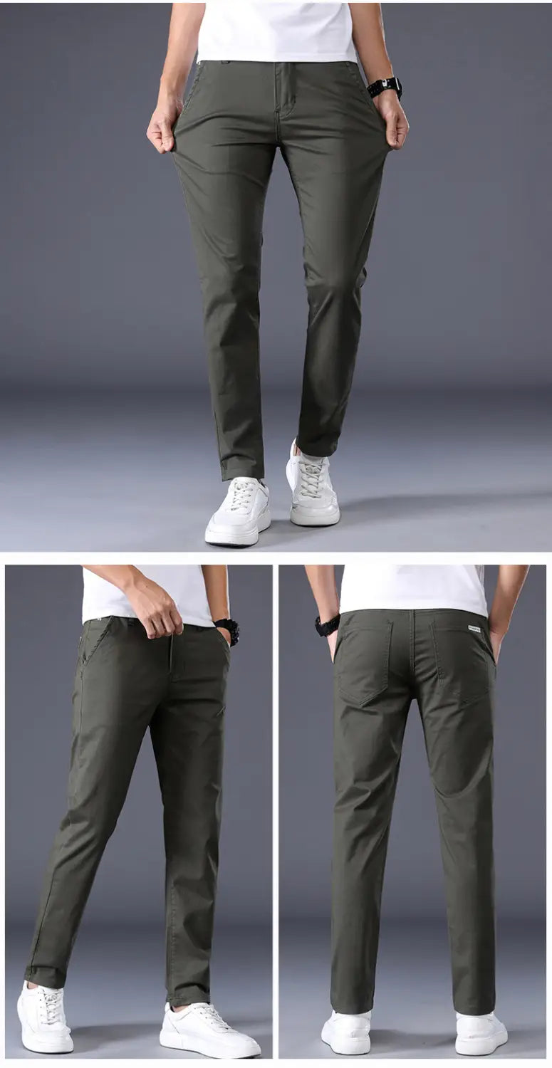 Olivegrüne Herren-Chinohosen Slim Fit aus elastischer Baumwolle mit geradem Beindesign, von der Rückseite abgebildet.