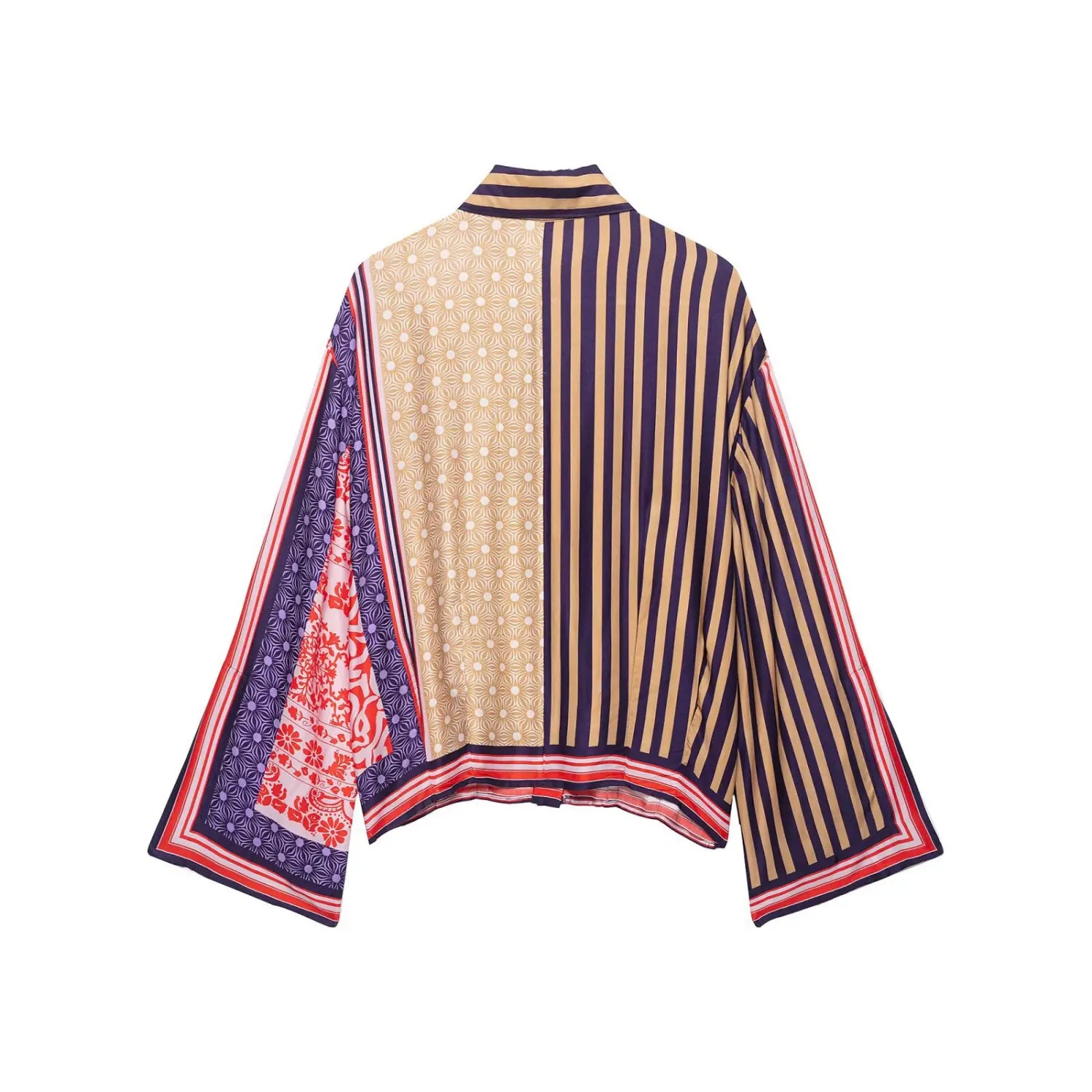 Eine stilvolle übergroße Seidenbluse aus dem Boho-Grafikdesign zweierlei Rockset mit einem markanten Patchwork-Design: vertikale Navy- und Beigestreifen, auf einem lila Hintergrund aufwendige rote florale Muster sowie kontrastierender pinker und schwarzer Zierbesatz entlang der Ärmel und des Saums.