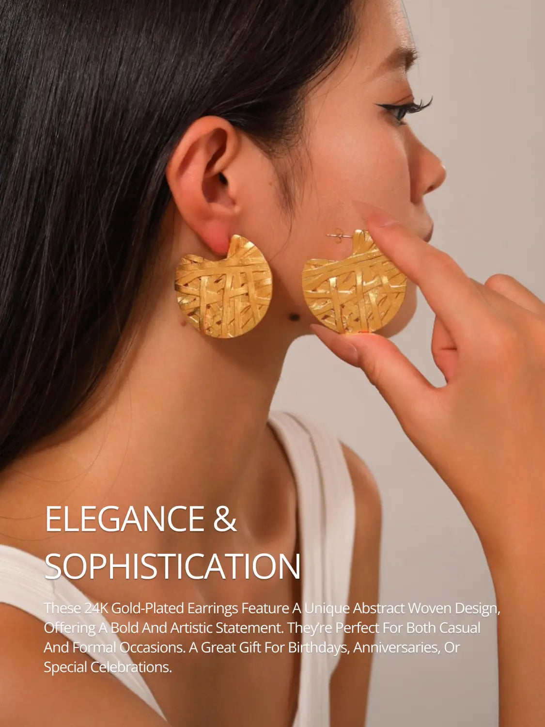 Ohrringe mit abstraktem Tropfen-Design, vergoldet mit 24k Gold, mit einem vergoldeten kreisförmigen Design und einem kunstvoll verflochtenen abstrakten Muster.
