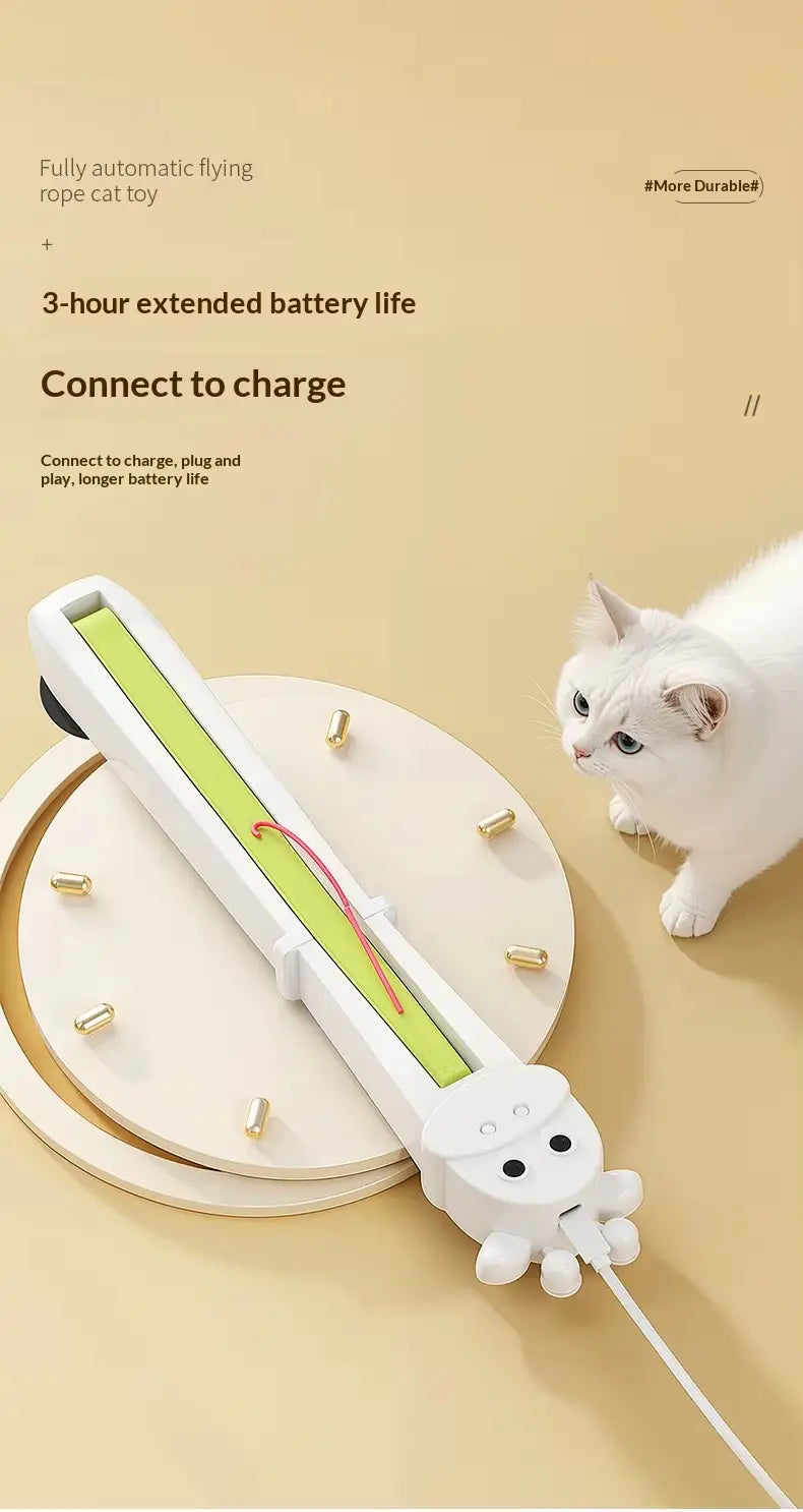 Juguete para gato automático de cuerda voladora con forma de jirafa blanca, con un mecanismo interno verde y un diseño de carita de dibujos animados, como juguete interactivo para gatos