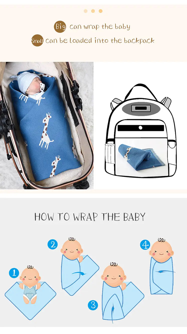 Gesrikte Baumwoll-Babytdecke mit Giraffen in blauem Giraffenmuster, als Baby-Wickeltuch gestaltet für einfache Mitnahme und Komfort.