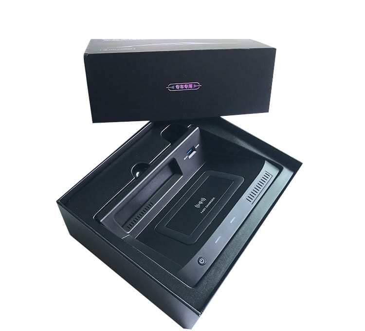 Cargador inalámbrico para automóvil negro con puertos USB y un diseño moderno y elegante para uso en Volkswagen Tiguan