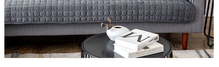 Housse de canapé d’angle antidérapante en velours côtelé matelassé grise présentant un motif hexagonal texturé pour la protection des meubles contre le glissement