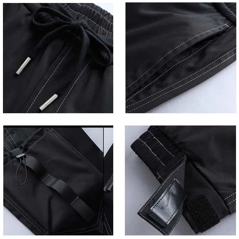 Herren schwarze taktische Cargo-Jogginghosen mit kontrastierenden weißen Nähten, elastischem Bund mit Kordelzug-Zughaltern in Silberton und einer seitlichen Tasche, gesichert durch schwarze Webbing-Riemen.