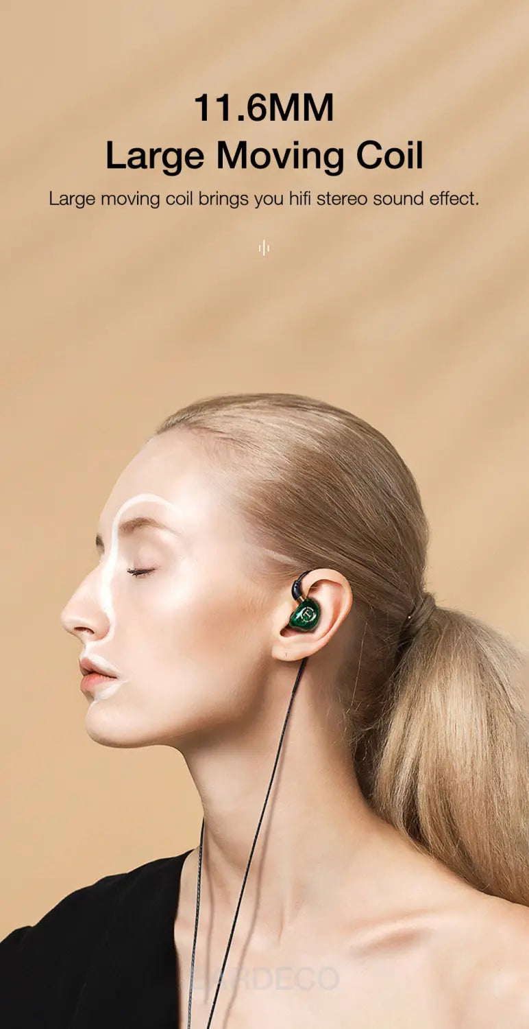 Casque d’écoute filaire vert émeraude à micro stéréo intra-auriculaire, doté d’écouteurs élégants avec câble noir et conception ergonomique pour un port confortable.