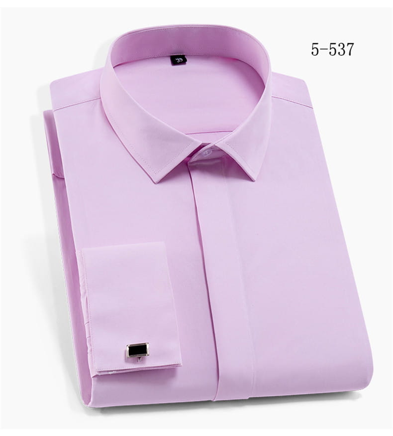 Chemise habillée pour homme en taille asiatique, bouton recouvert, pliée avec soin, couleur violet clair, dotée d'un col net et de poignets français rehaussés par des boutons de manche argentés