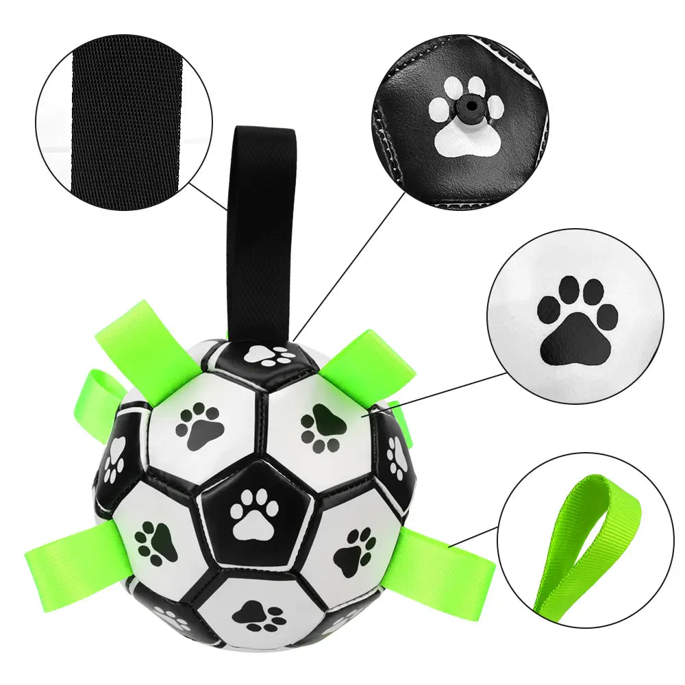 黒と白のPUレザーのインタラクティブな犬用サッカーボールのペット玩具。緑のつかみタブと肉球のデザインを備え、顧客満足のために設計され、不良品および配送コストの問題を最小化します。