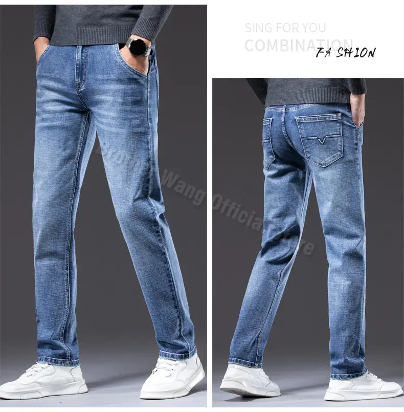 Jeans en denim stretch pour hommes, coupe regular fit, en bleu, avec une coupe slim et un design classique à cinq poches, réalisés dans un denim stretch.