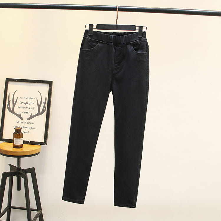 Jeans en denim noirs à coupe slim, avec une taille élastique, fabriqués à partir d’un tissu en denim bleu clair extensible