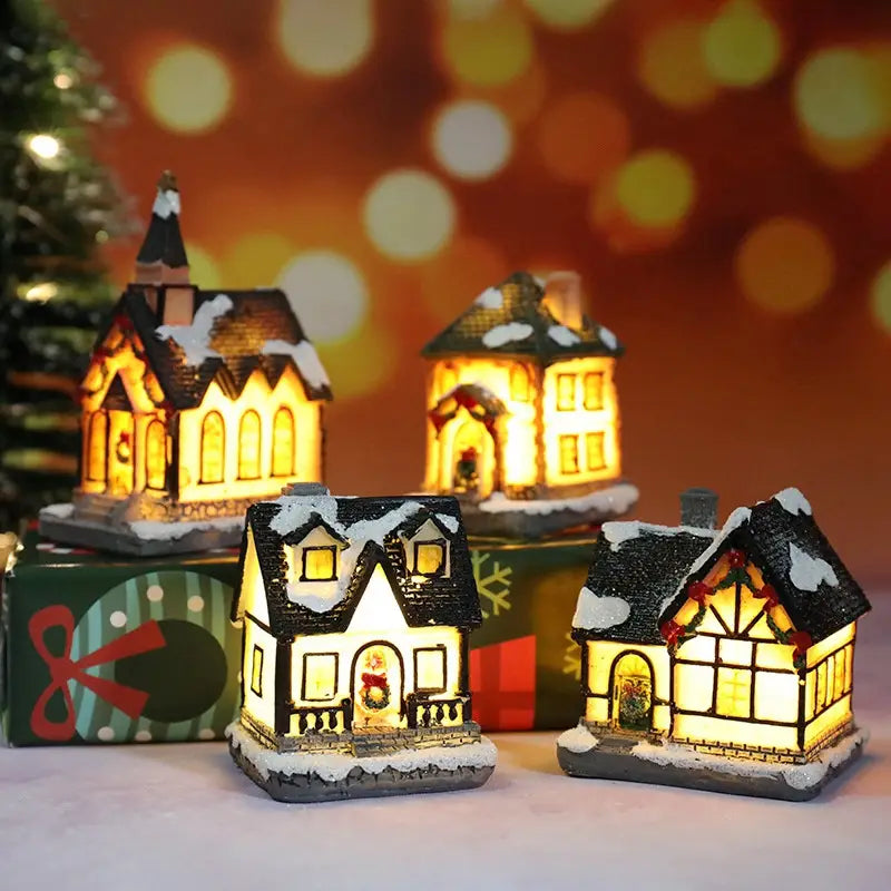 Trois maisons miniatures de village de Noël à LED, avec des toits blanchis par la neige et des fenêtres lumineuses, fabriquées en résine ou en plastique, veilleuse à batterie.