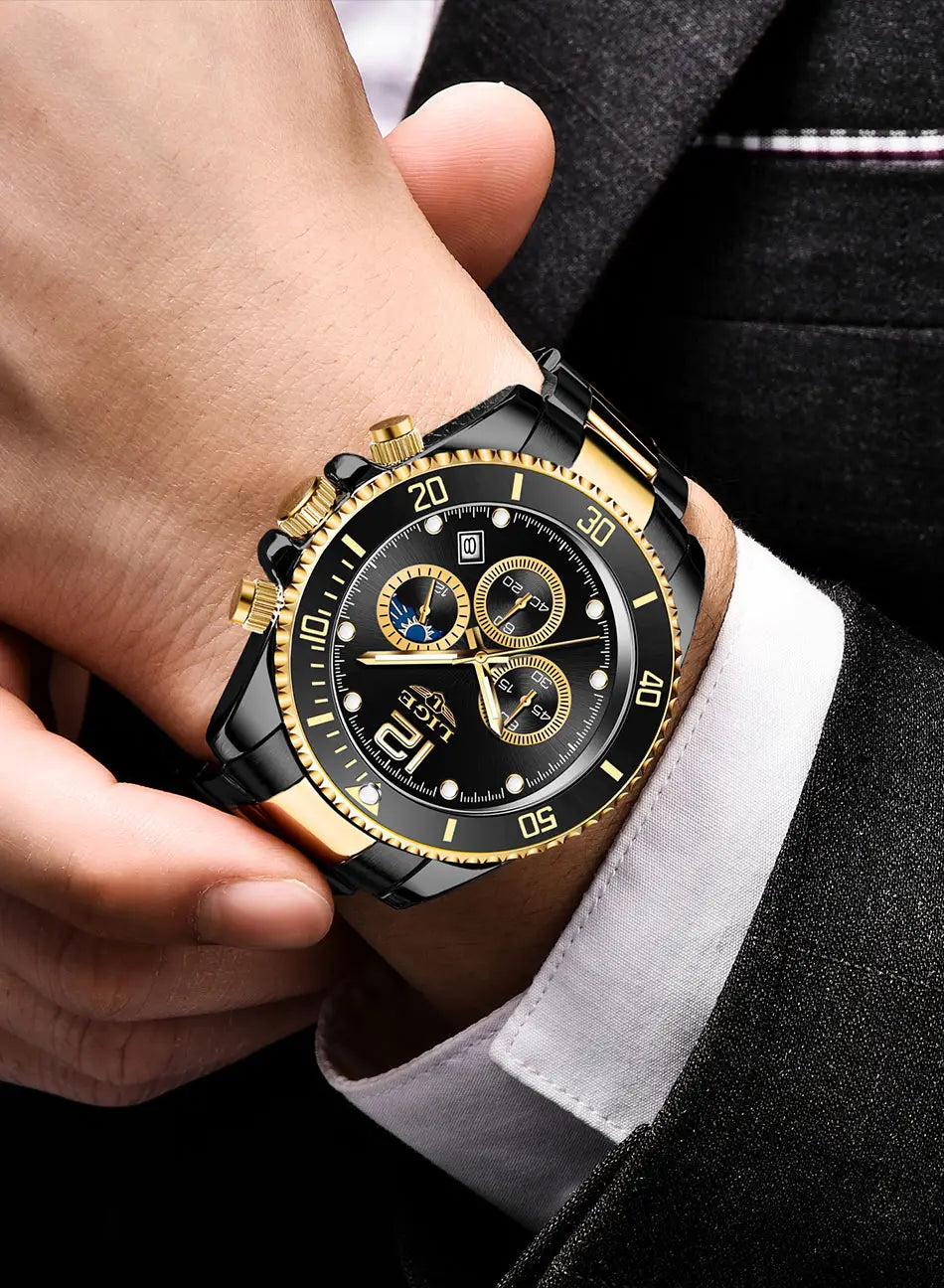 Montre chronographe bicolore or vert Lige avec un cadran noir et des accents dorés sur la lunette et les poussoirs, ainsi que trois compteurs.
