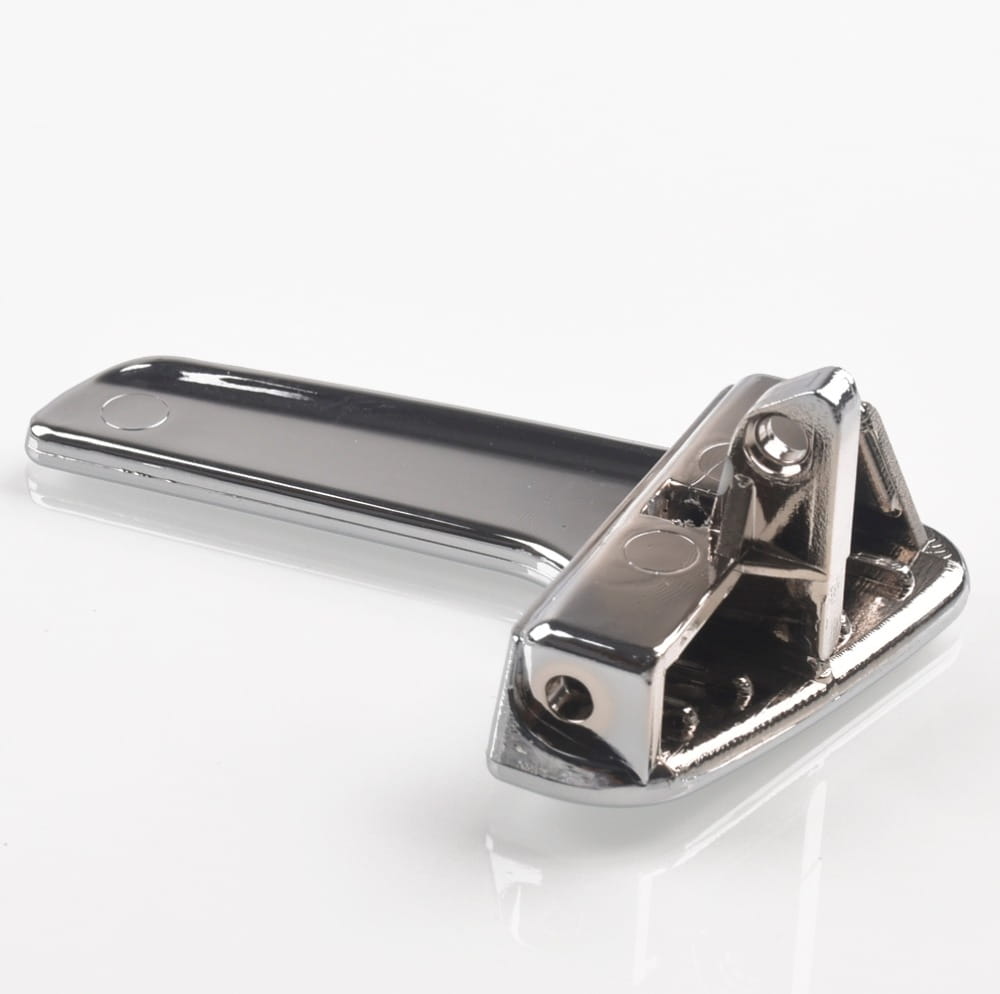Coupe-ongles chromé brillant, à design moderne et épuré, avec poignée ergonomique, présenté comme un remplacement de la poignée de porte intérieure Seat Cordoba Ibiza.
