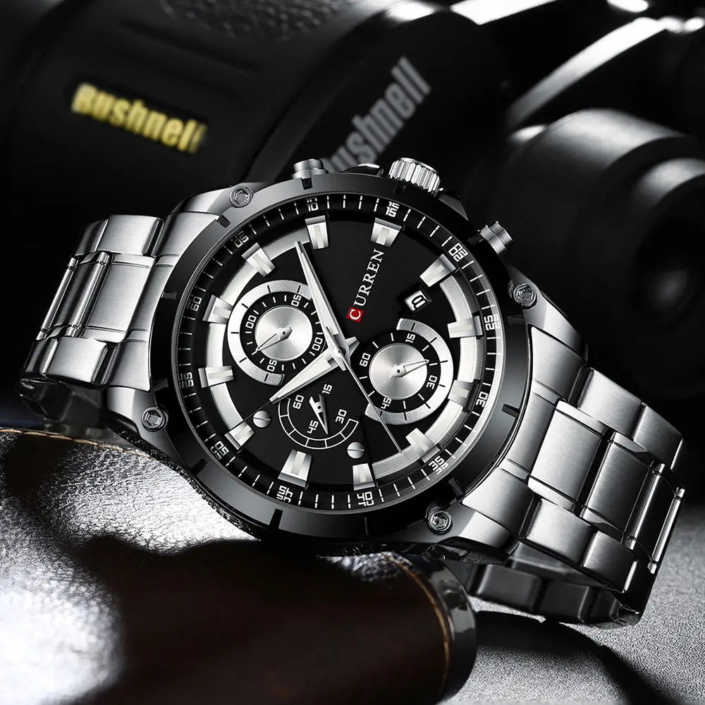Schwarze und silberne Chronographenuhr von Curren mit einem Edelstahl-Metallarmband für eine stilvolle Zeitanzeige.
