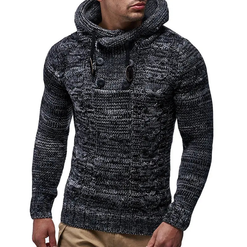 Figurbetonter Herren-Strickpullover mit Kapuze aus strukturiertem schwarzem und grauem meliertem Strick mit Verschluss vorn mit Knöpfen am hohen Kragen und Kapuze mit Kordelzug.