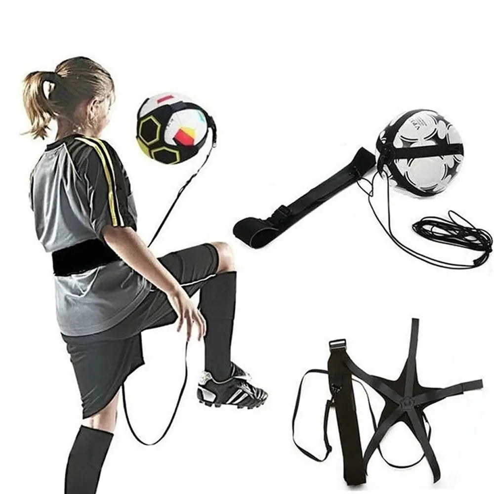Schwarzer Solo-Fußballtrainer-Gürtel für Torschüsse mit verstellbaren Riemen und einer spiralförmig gewundenen Schnur als effektive Trainingshilfe für Fußballbälle.