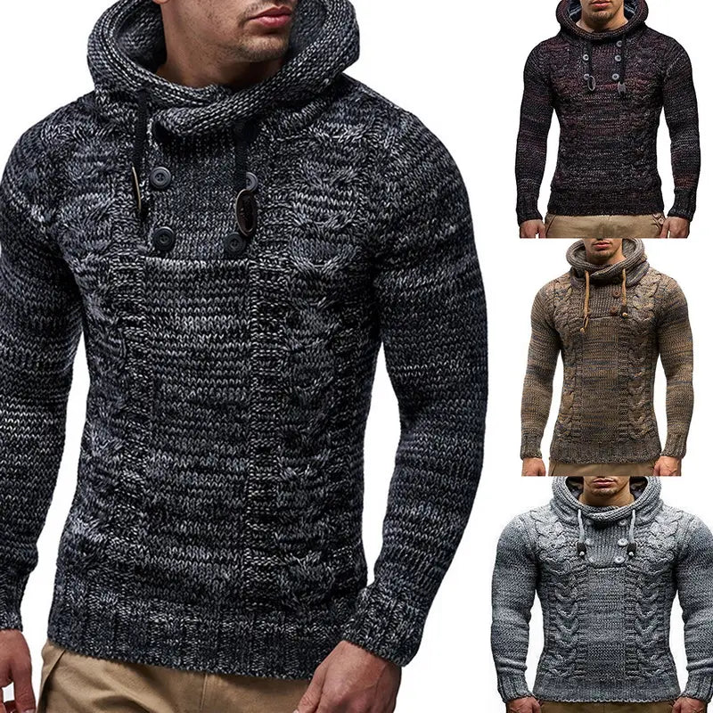 Schwarzer und grauer melierter Zopfmuster-Strick, figurbetonter Herrenpullover mit Kapuze, hoher Kragen mit Knopf-Akzenten an der Vorderleiste und passenden Kordeln.
