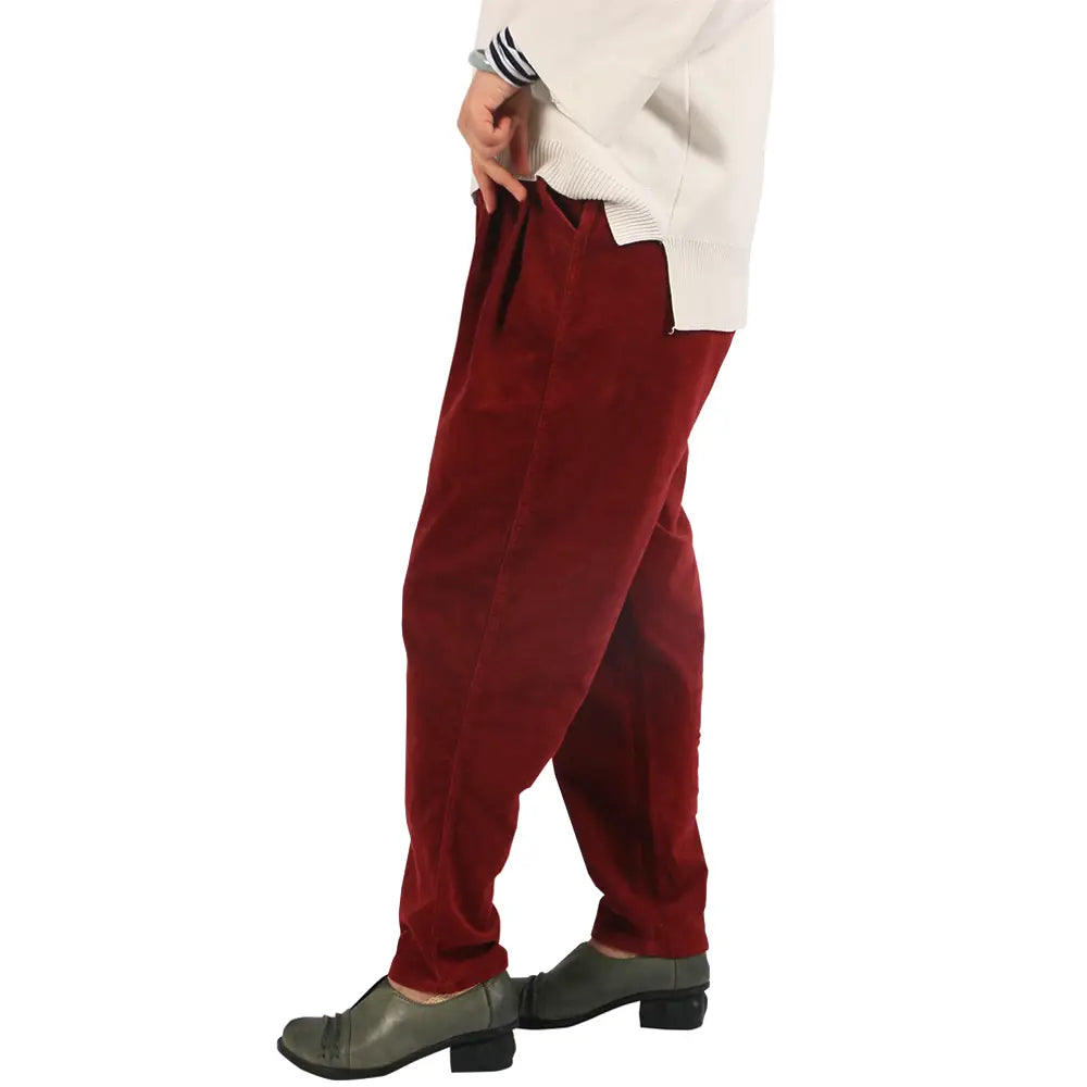 pantalones de pana de pierna ancha rojos con elástico, ajuste relajado, costuras detalladas y ajuste holgado, ideales para el uso casual.