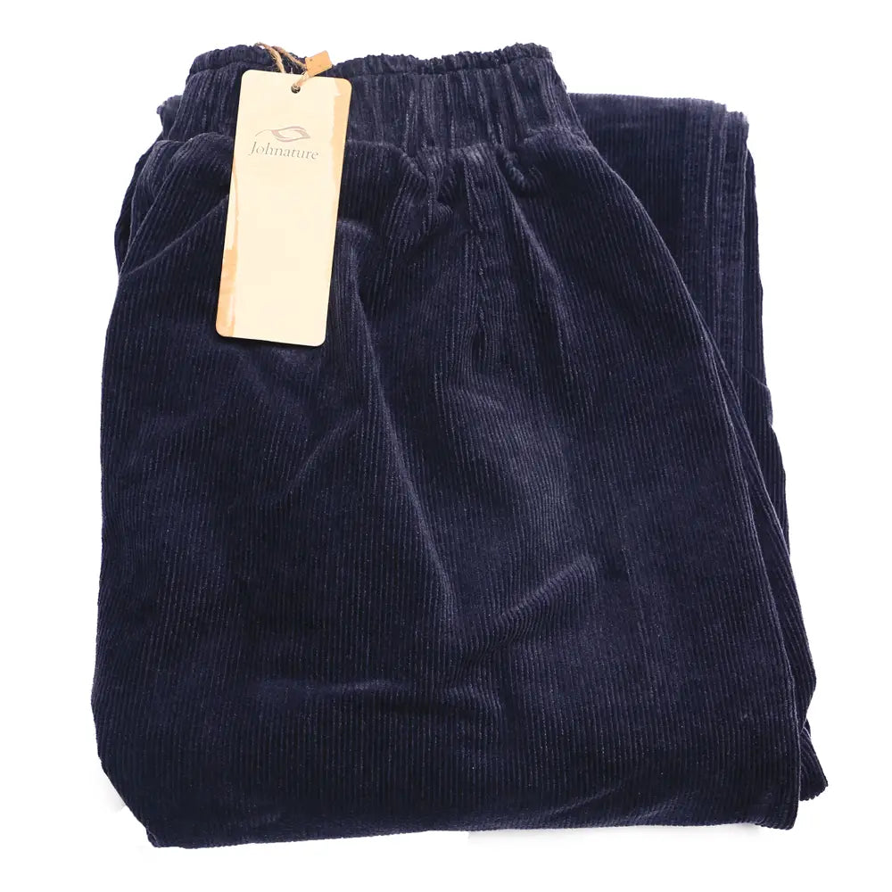 pantalones de pana de pierna ancha azul marino oscuro con cintura elástica: presentan una tela de textura suave y una etiqueta de marca, mostrados en imágenes detalladas.