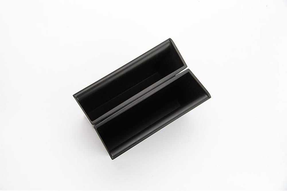 Étui à lunettes rectangulaire noir, au fini lisse et brillant, et aux lignes épurées, pour ranger les accessoires de la boîte-plateau de rangement de poignée de porte Land Rover Discovery 4.