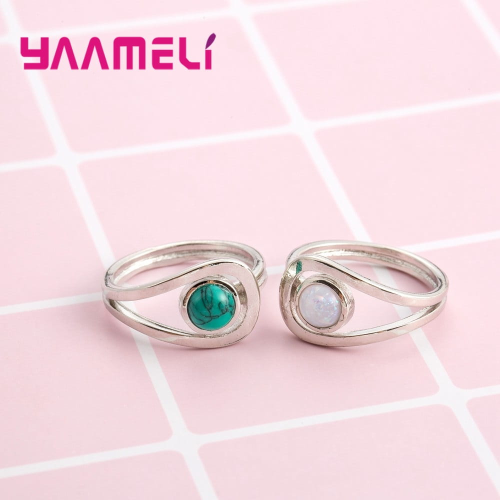 Un par de anillos abiertos de plata de ley 925 para mujeres, de compromiso de boda, con curvas suaves y una piedra cabujón de turquesa verde y una piedra engastada de piedra luna blanca.